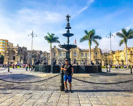 Tourists in the Main Square of Arequipa | Ile Tours