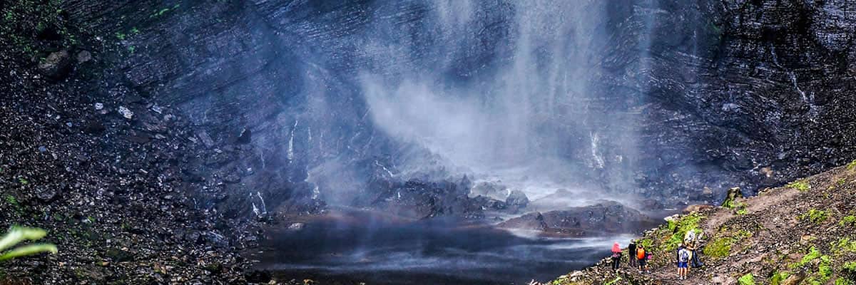 Tourists at the Water Falls in Gocta in Chachapoyas | Ile Tours