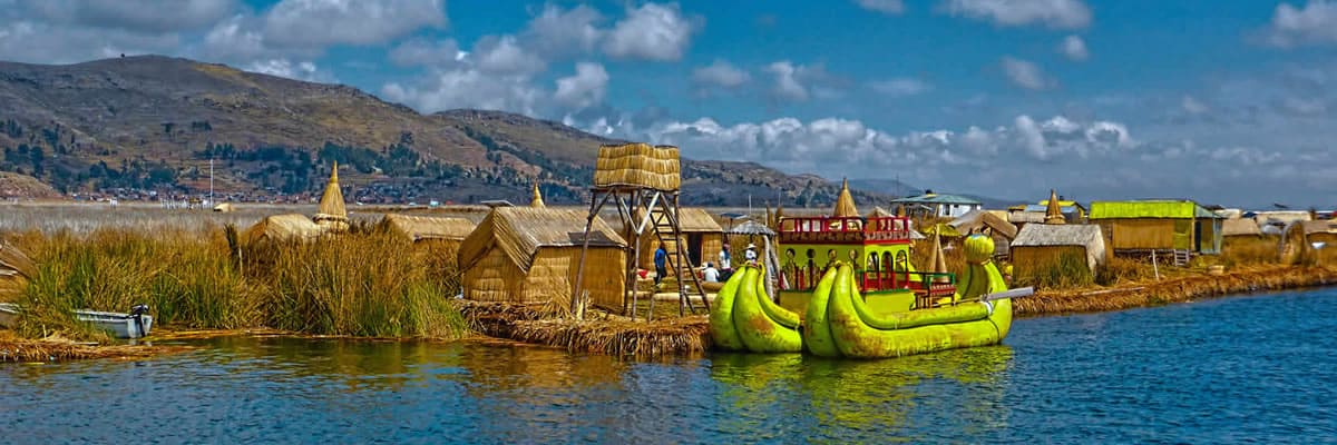 Urus island in Puno | Ile Tours