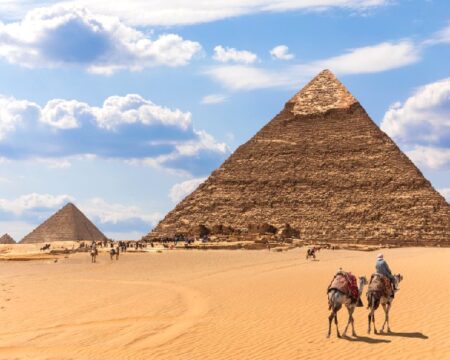 Tourist in pyramids of Egypt | Ile Tours