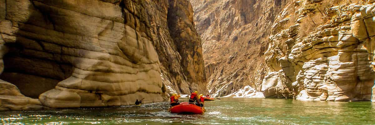 turistas en rafting | Ile Tours