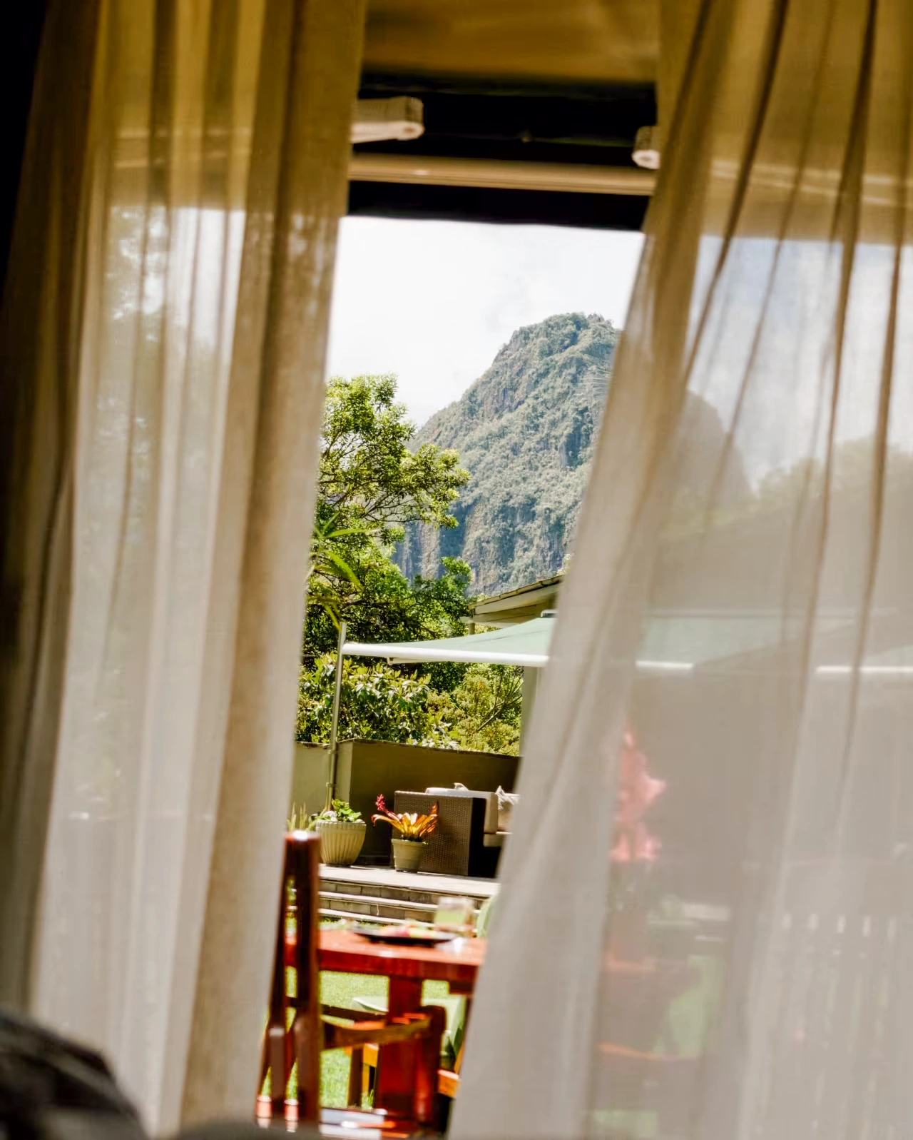 A luxurious view of the Machu Picchu mountains as seen from a train. | Ile Tours