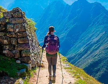 trekking mujer joven aventura │ Ile Tours